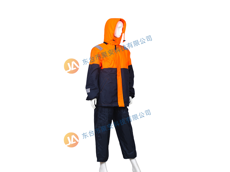 救生设备必须达到哪些标准才能正常使用？